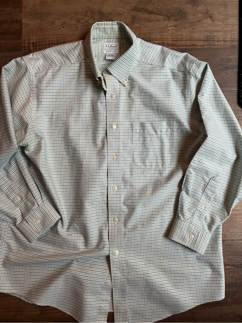 L.L. Bean men's long-sleeve button-down shirt green & blue plaid Sz 16.5/ 32 EUC